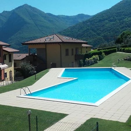 Luxurious Attic-Swimming Pool Villa Riva di Solto Exterior photo